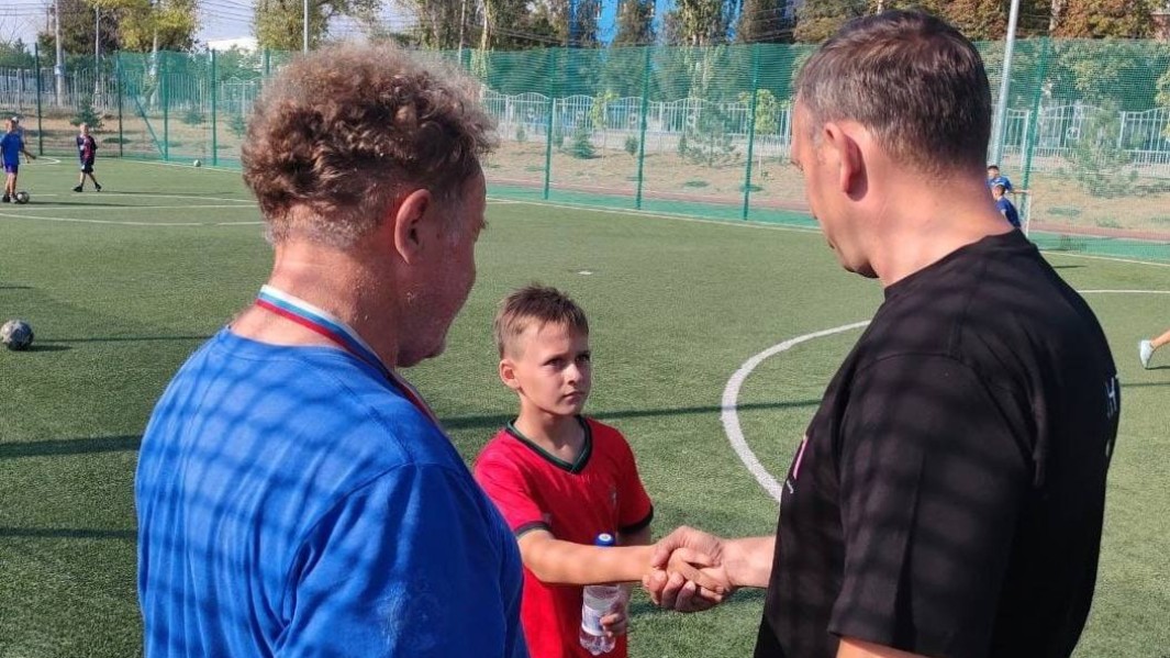 Атлант поддерживает молодых футболистов Мариуполя